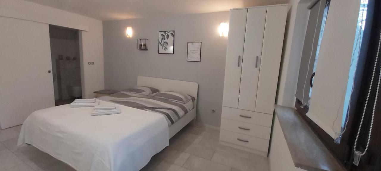Studio Apartments Igor Vrsar Extérieur photo