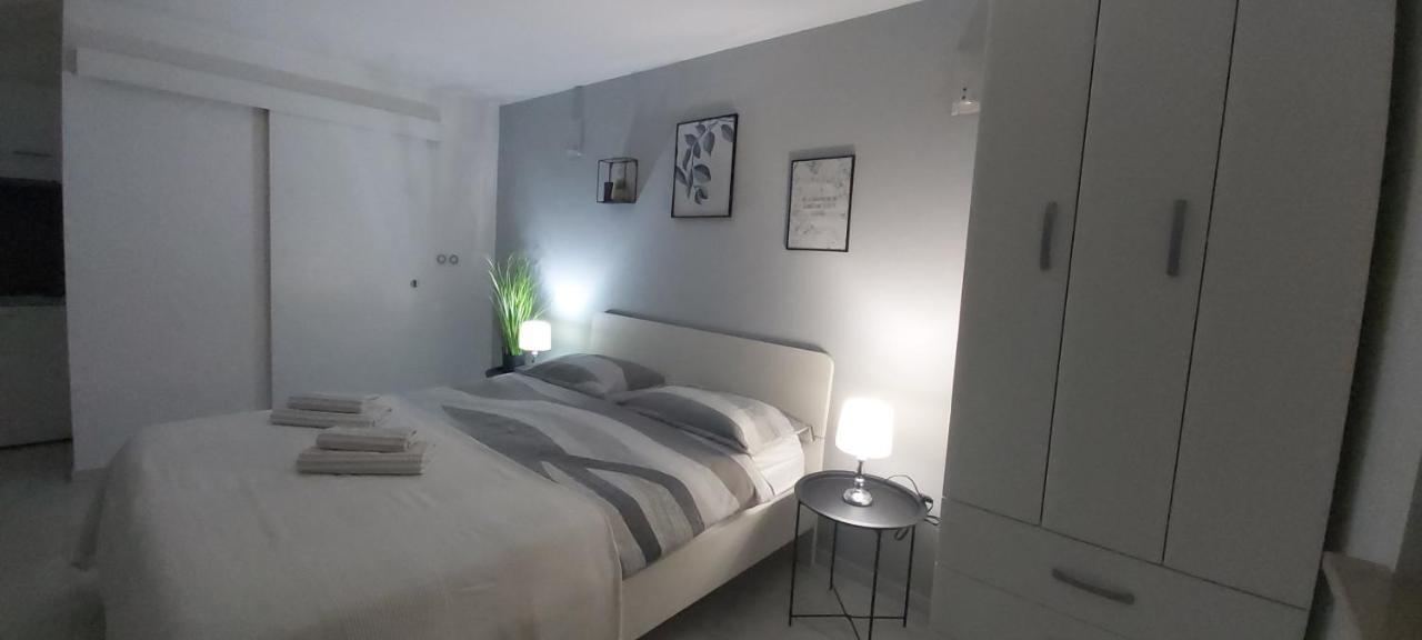Studio Apartments Igor Vrsar Extérieur photo
